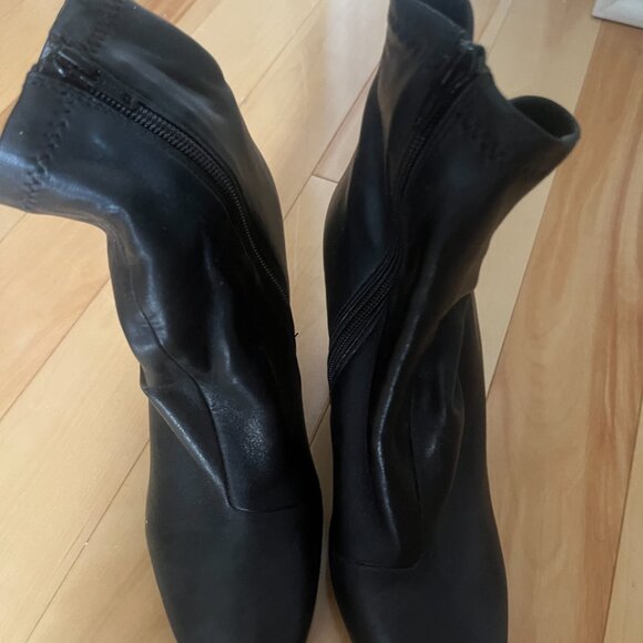 ✨ Aldo Black Leather Booties – Size 8 – Gold Heel - Picture 6 of 6